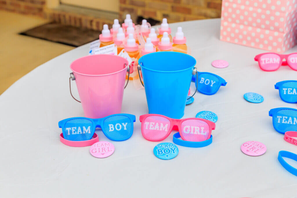 Pink and blue, girl or boy, outdoor gender reveal party decoration and party favorites.