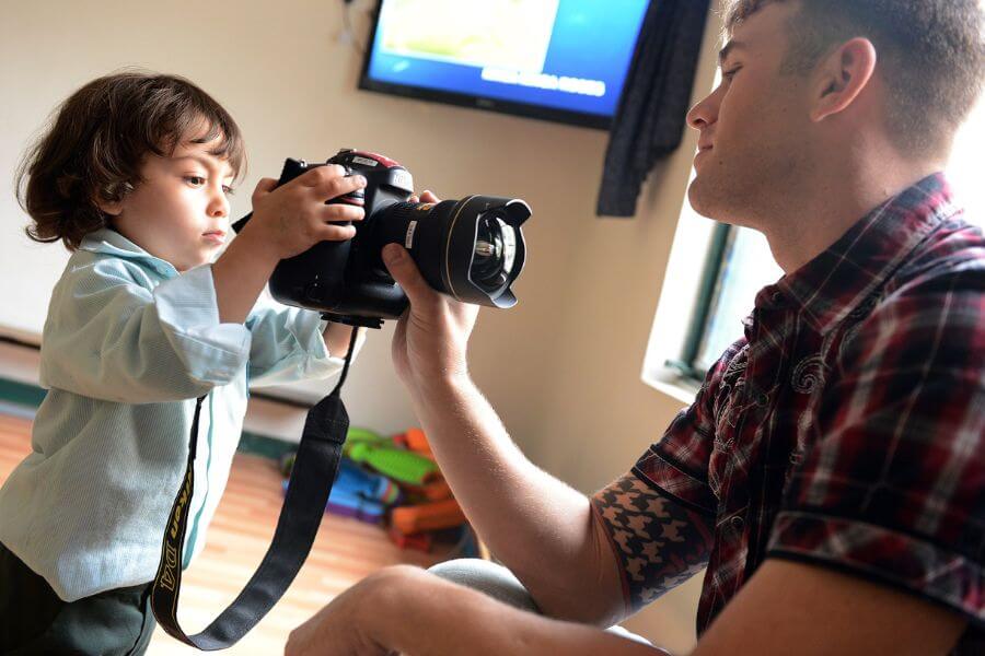 tottle taking a photo with professional camera