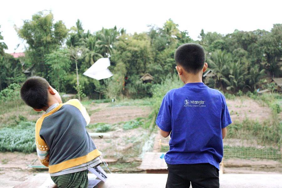 kids playin with papar planes